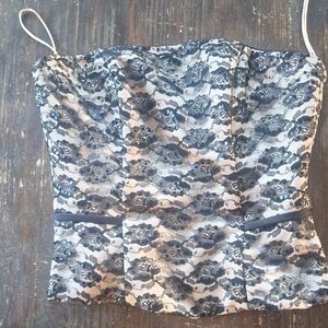 Chic Floral Lace Crop Top - Black and Gray